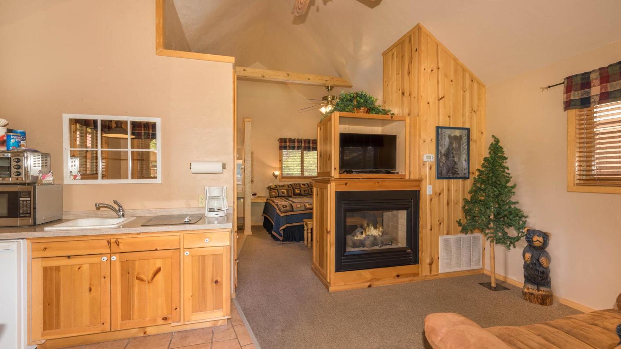 Shadow Mountain Lodge And Cabins Ruidoso Ruang foto