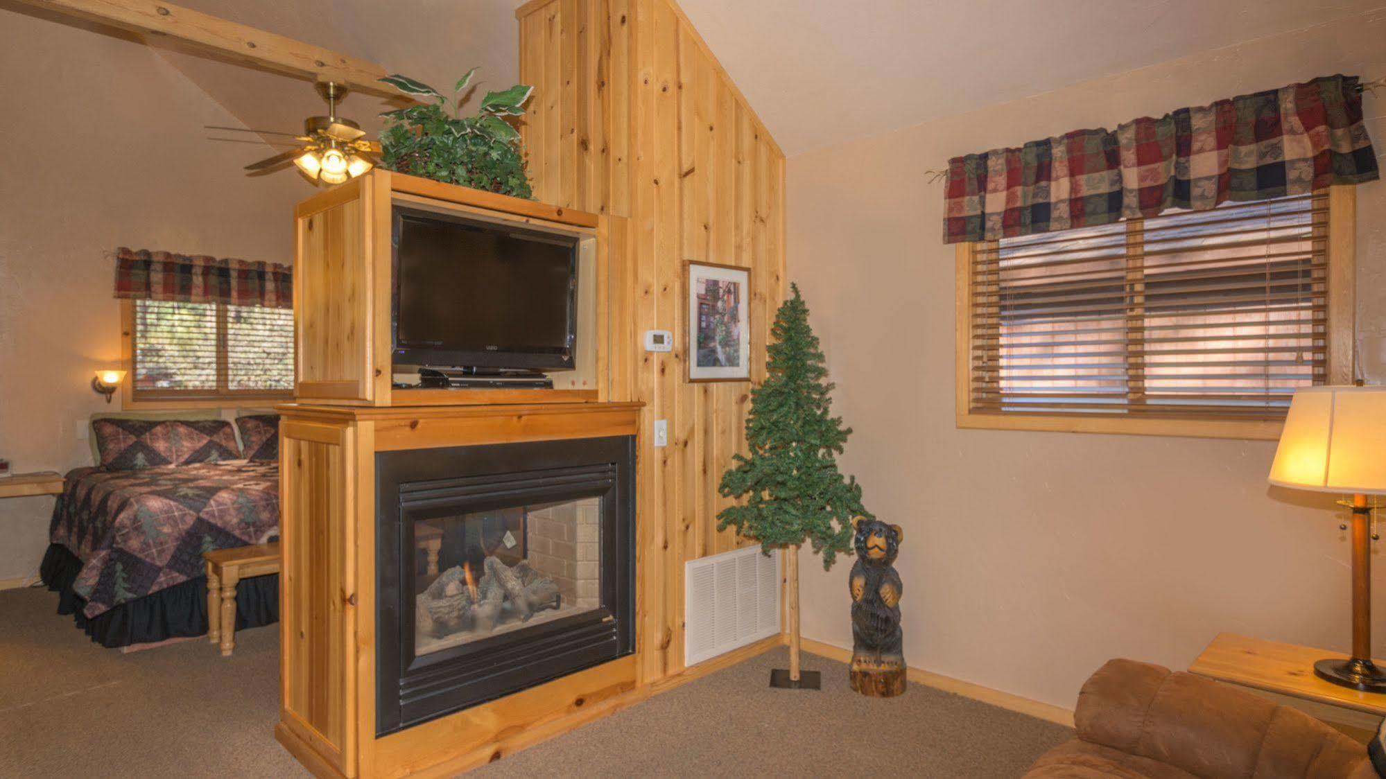 Shadow Mountain Lodge And Cabins Ruidoso Bagian luar foto